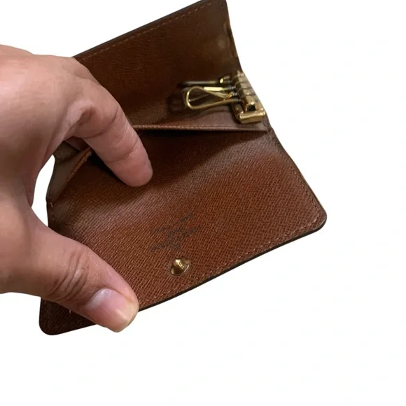 Authentic Louis Vuitton Monogram Key Holder - Picture 12 of 14